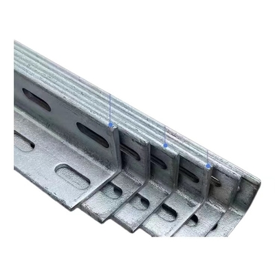 Warmgewalst gegalvaniseerd geperforeerd gelijkhoekstaal lintel met perforatiegaten/geslepen ijzeren staaf