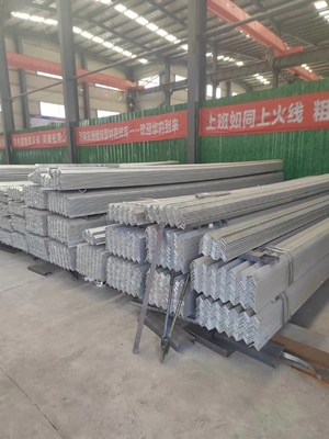 Q195-Q420 reeks Zwart koolstofstaal hoekbalk 50x50 mm gelijk ASTM A53 A36 GB Q235 Q345