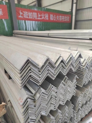 Warmgewalste metalen legeringen koolstofstaal Q235 gegalvaniseerde hoek voor technische constructies