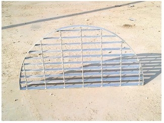 Boilerindustrie Zware stalen roosten voor parkeerterrein Afwatering en stoepdek