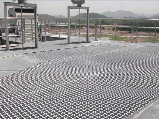 Stormdrain Gracht Dekt Mild Steel Checker Plate Grating Mesh met 50mm Cross Bar Pitch