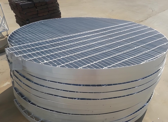 Hot-dipped gegalvaniseerd stalen rooster met industriële ontwerp stijl en 50 mm Cross bar pitch