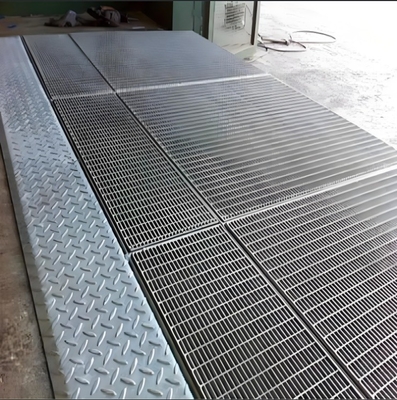 Gegalvaniseerde staalstructuur Sloopdek vloer Raster Drain Grill 50mm Cross Bar Pitch