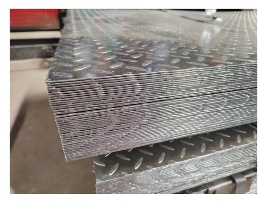 Op maat gemaakte 40g/m2 Zinklaag gegalvaniseerd patroon staal plaat 1.5/1.8/2.0*1500/1000mm