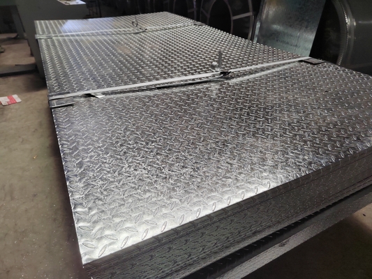 ISO9001-gecertificeerde DX51D gegalvaniseerde stalen plaat met patroon 5.75*1250mm Z41-Z60 coating