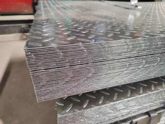 ISO9001-gecertificeerde DX51D gegalvaniseerde stalen plaat met patroon 5.75*1250mm Z41-Z60 coating