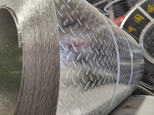 Bouwmaterialen 1,5-5,0*1000-1500 mm Warm gegalvaniseerde patronenplaat met zinkcoating 30-275 g/m2