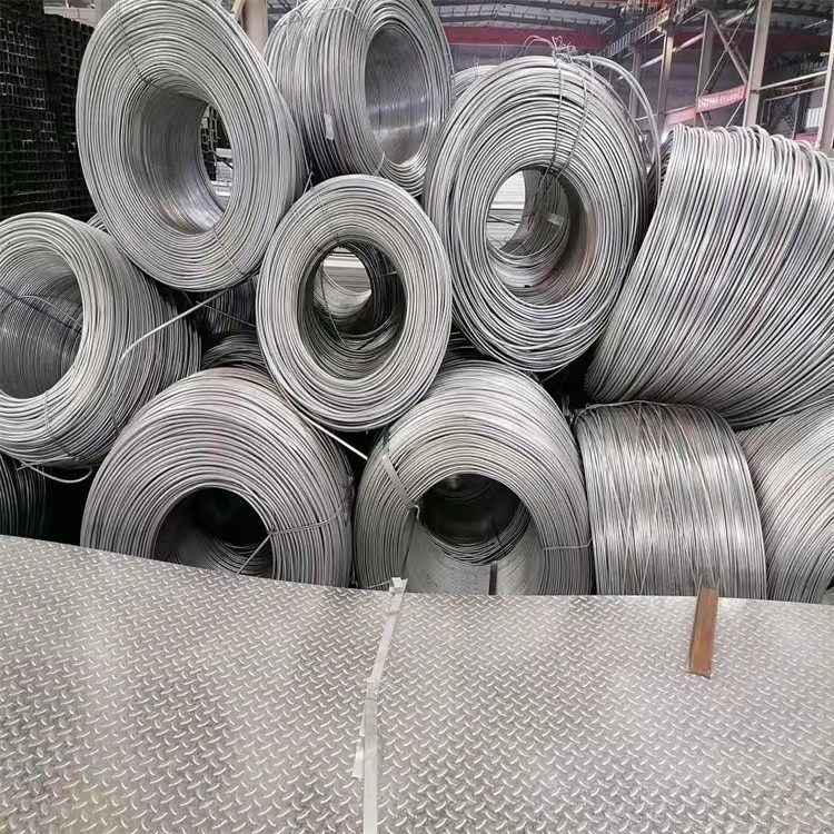 Lasservice en ± 1% tolerantie voor 6 mm-12 mm warm gedompelde gegalvaniseerde spoeldraad